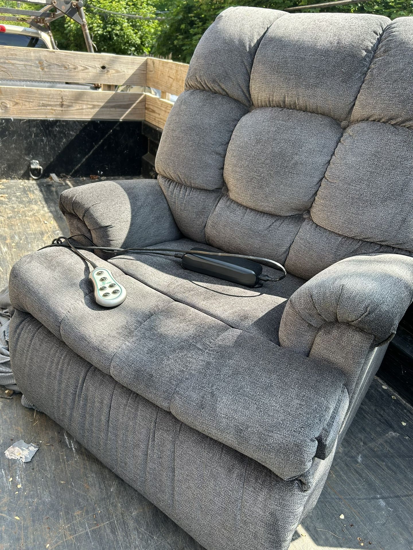 Med-Lift Power Lift Recliner Chair