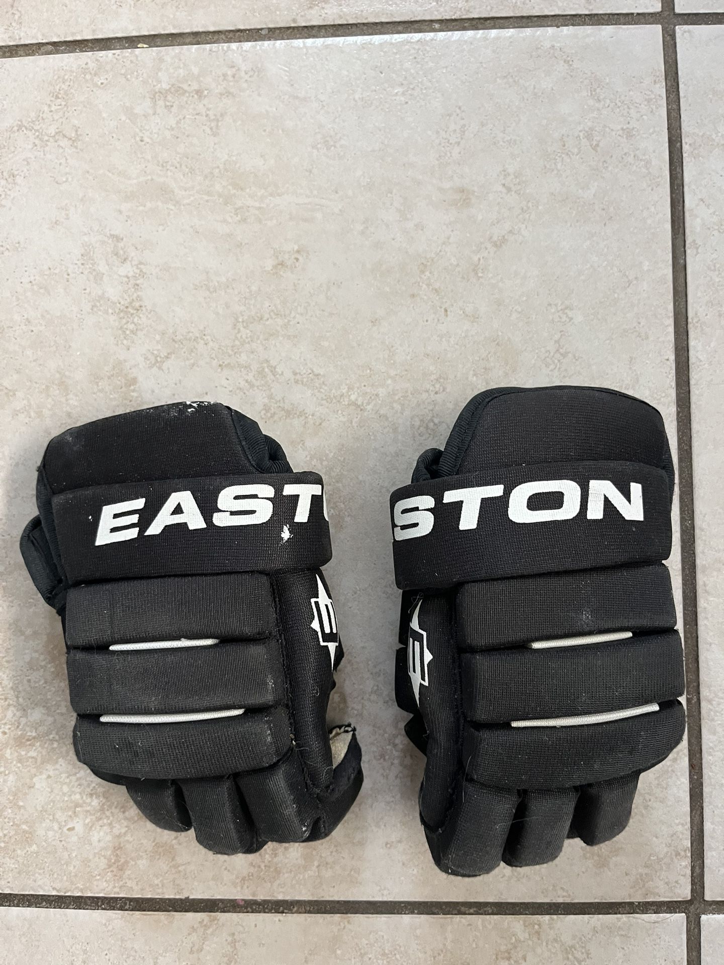 Easton Youth Hockey Gloves