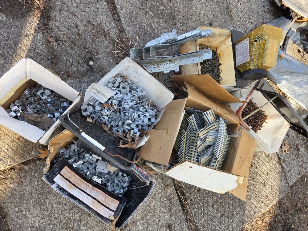 Nails Box Of 8f Galvanized Hatchi Ring Nails And H Clips