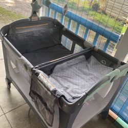 Graco Pack ‘n play/ change ‘n carry playard