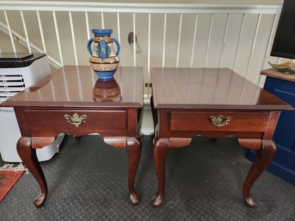 SIDE OR END TABLES BROYHILL