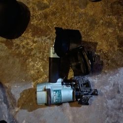 Hitachi Roofing Gun