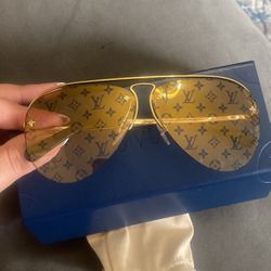 Louis Vuitton Aviator Sunglasses for Women for sale