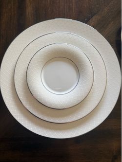 Lenox Plate Set