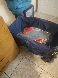 Folding wagon plastic wheels