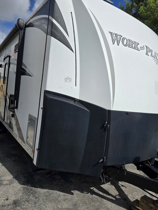 30 Ft Toy Hauler Rv Travel Trailer 