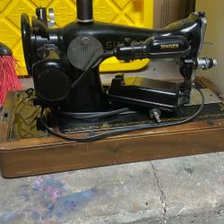 Singer Sewing Machine 