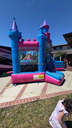 Bounce castle with slide