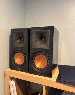 Pair off Klipsch RP-600M bookshelf speakers immaculate condition $300