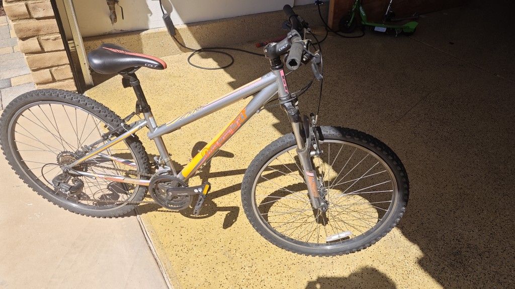 Diamondback Mountain Bike - 26 Inches Medium Frame