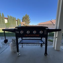 Blackstone griddle with 4 burners, metal removable griddle cover and protective cover