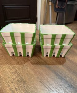 Ceramic berry basket decorations