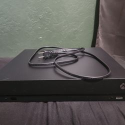 Xbox One X (1TB)