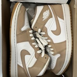 Jordan 1 Mid ‘Tan Gum’ *BEST OFFER*