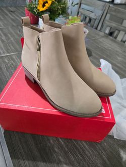 Woman Elegant Ankle Boot - BRAND NEW!