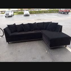 FURNITURE -NEW SECTIONAL BLACK BRAND New 