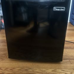 Mini Fridge (Magic chef) 