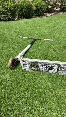 Lucky JonMarco Gaydos Signature V2 Complete Pro Scooter