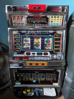 Macy Thunder V Pachislo Slot Machine
