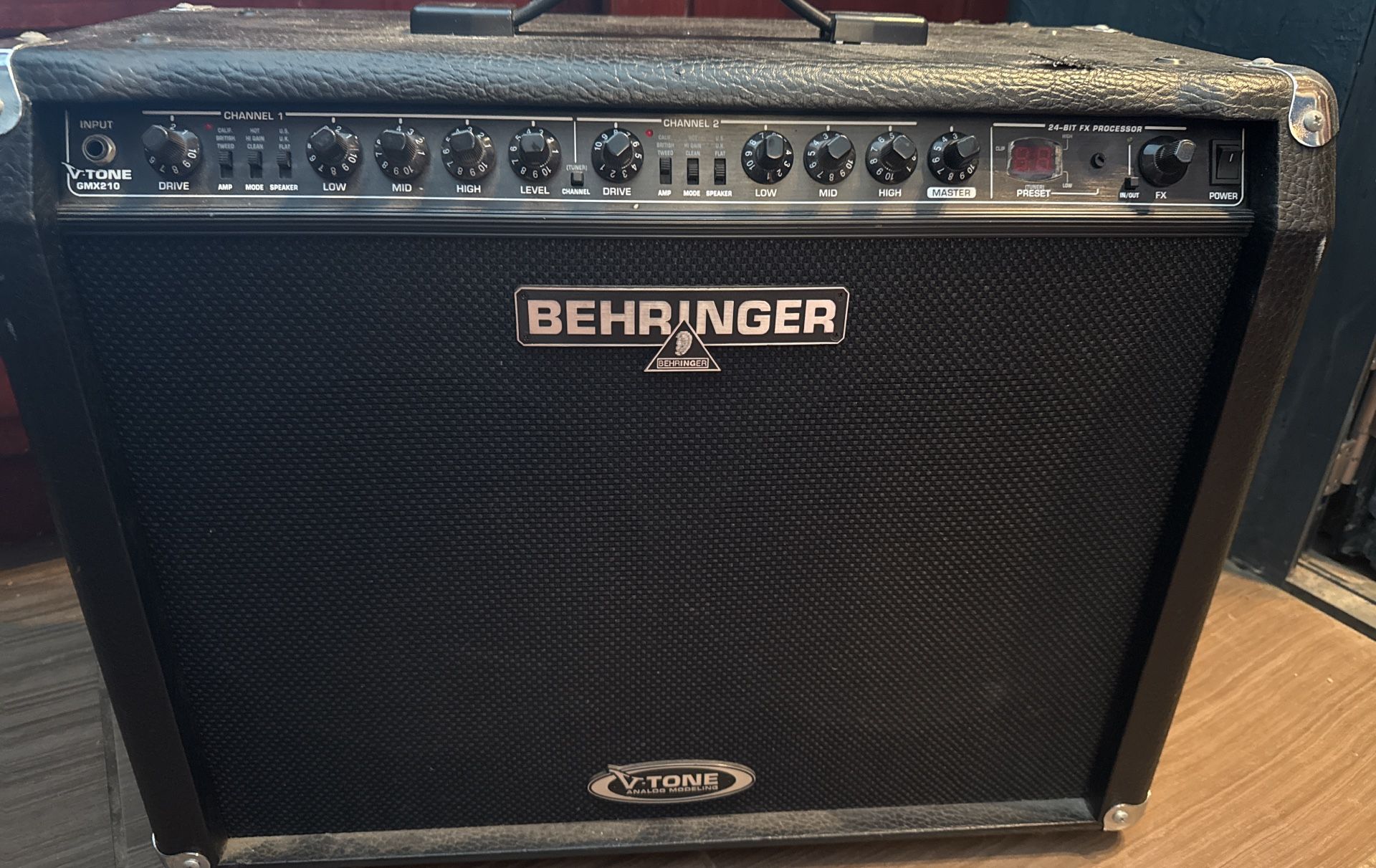Behringer V tone GMX 210