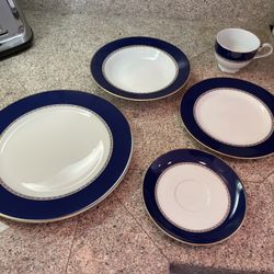 China – Set Of Eight Place Settings, Mikasa, Embassy Brand, With Cups, Excellent Condition