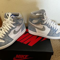 Jordan 1 Hyper Royal 