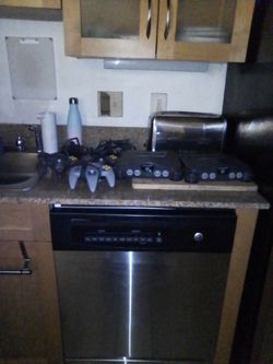 Old school Nintendo 64 bundle (2 consels 3 controllers wires for one unit only everything works great $80