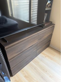 LIKE NEW - IKEA MALM 6-Drawer Dresser - Brown Wood Veneer