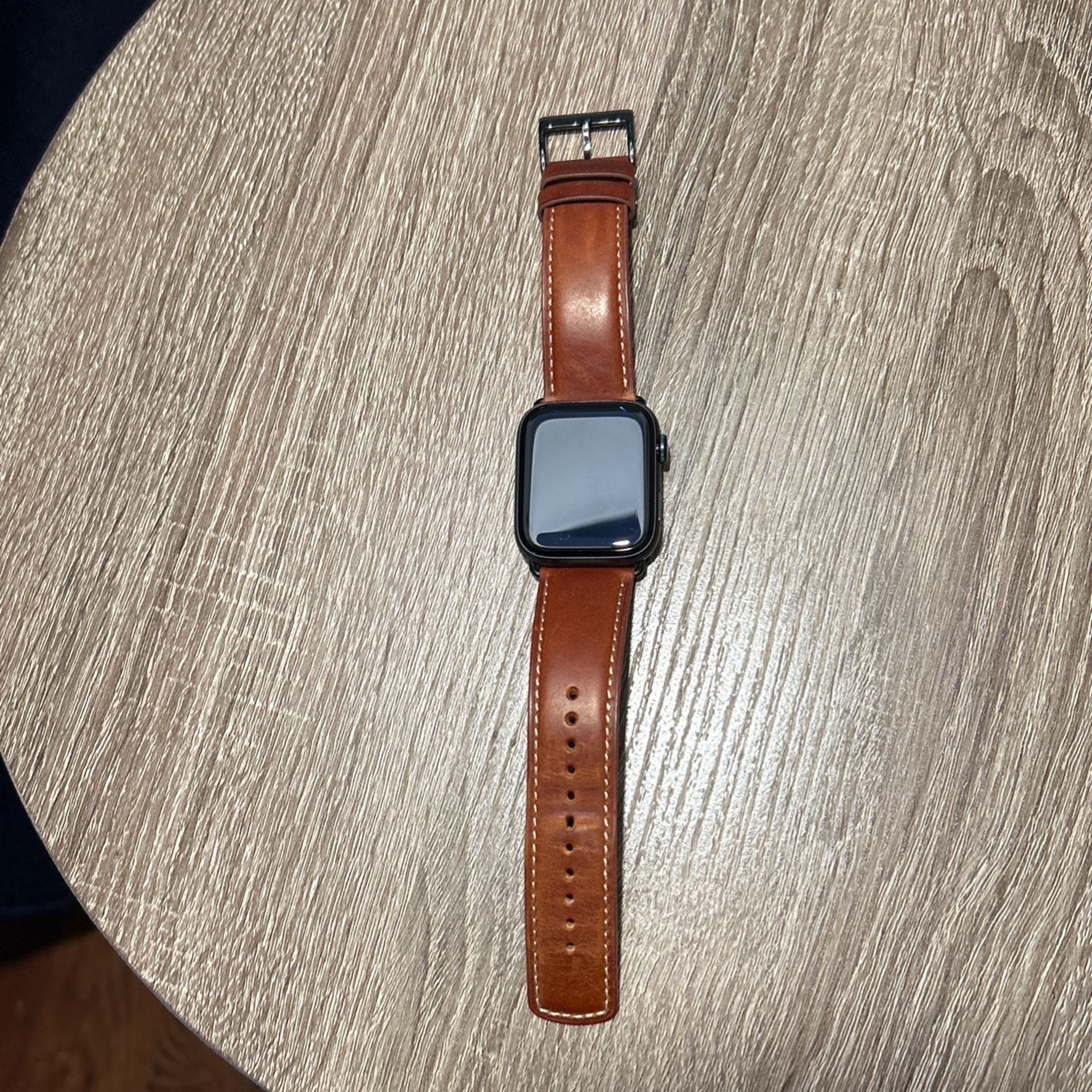 Apple Watch SE w/ Leather Band