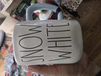 Snow white runn dunn mug 