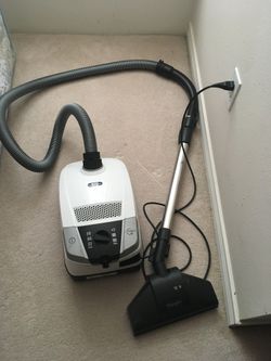 Miele C2 Quartz Vacuum with Powerhead, Bags, and Accessories