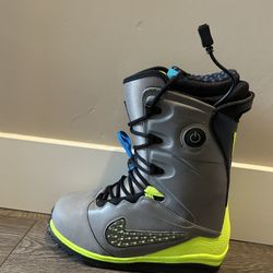 Nike snowboarding Lunarendor Special Olympic Light Up 