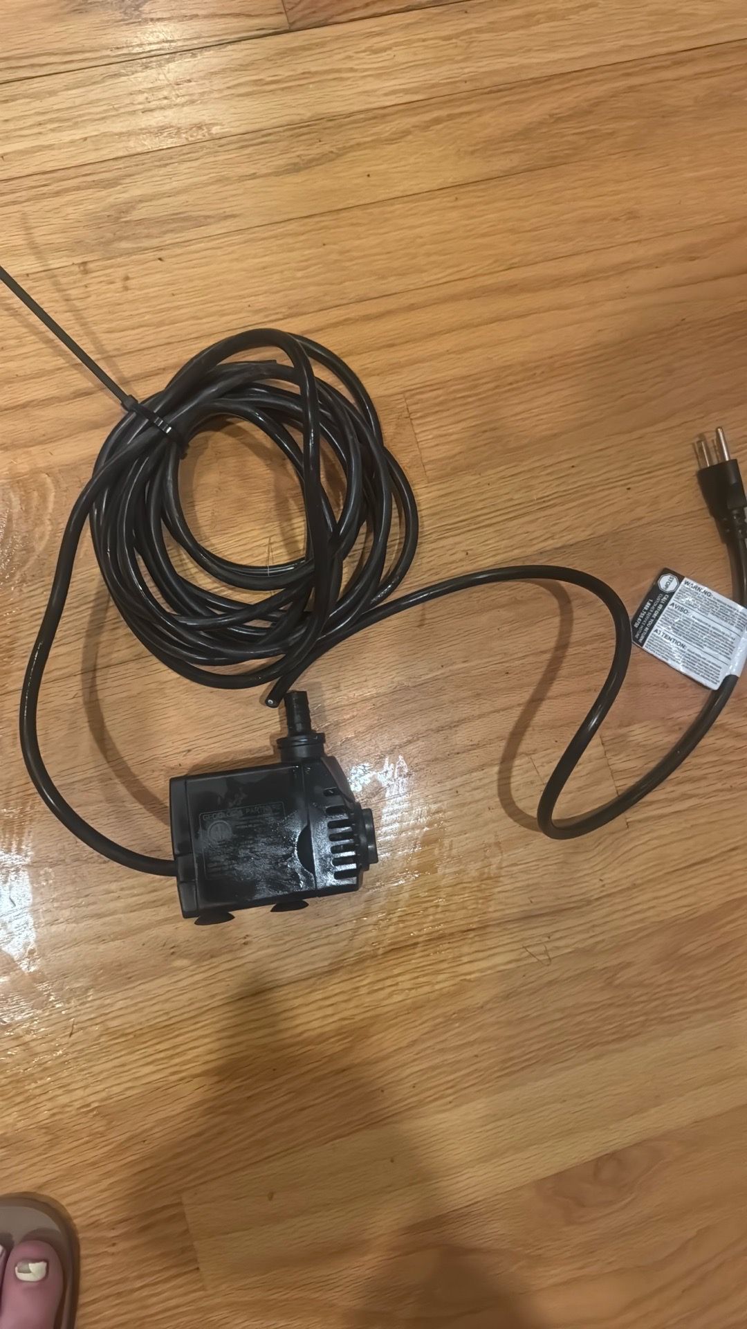 Submersible pond pump 120 volts, 60 hertz with cord needs to be spliced