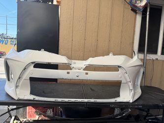 2017 2018 2019 TOYOTA COROLLA SE/XSE FRONT BUMPER COVER OEM USED