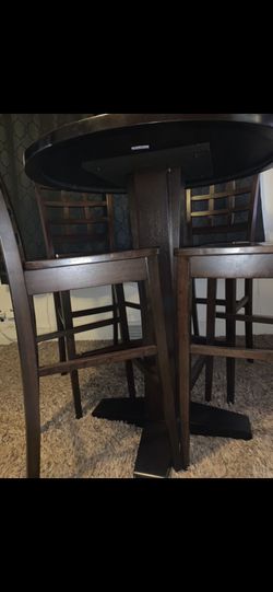 Lazy boy high table with four chairs