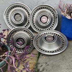 Hub Cabs Chevy 72 Impala 