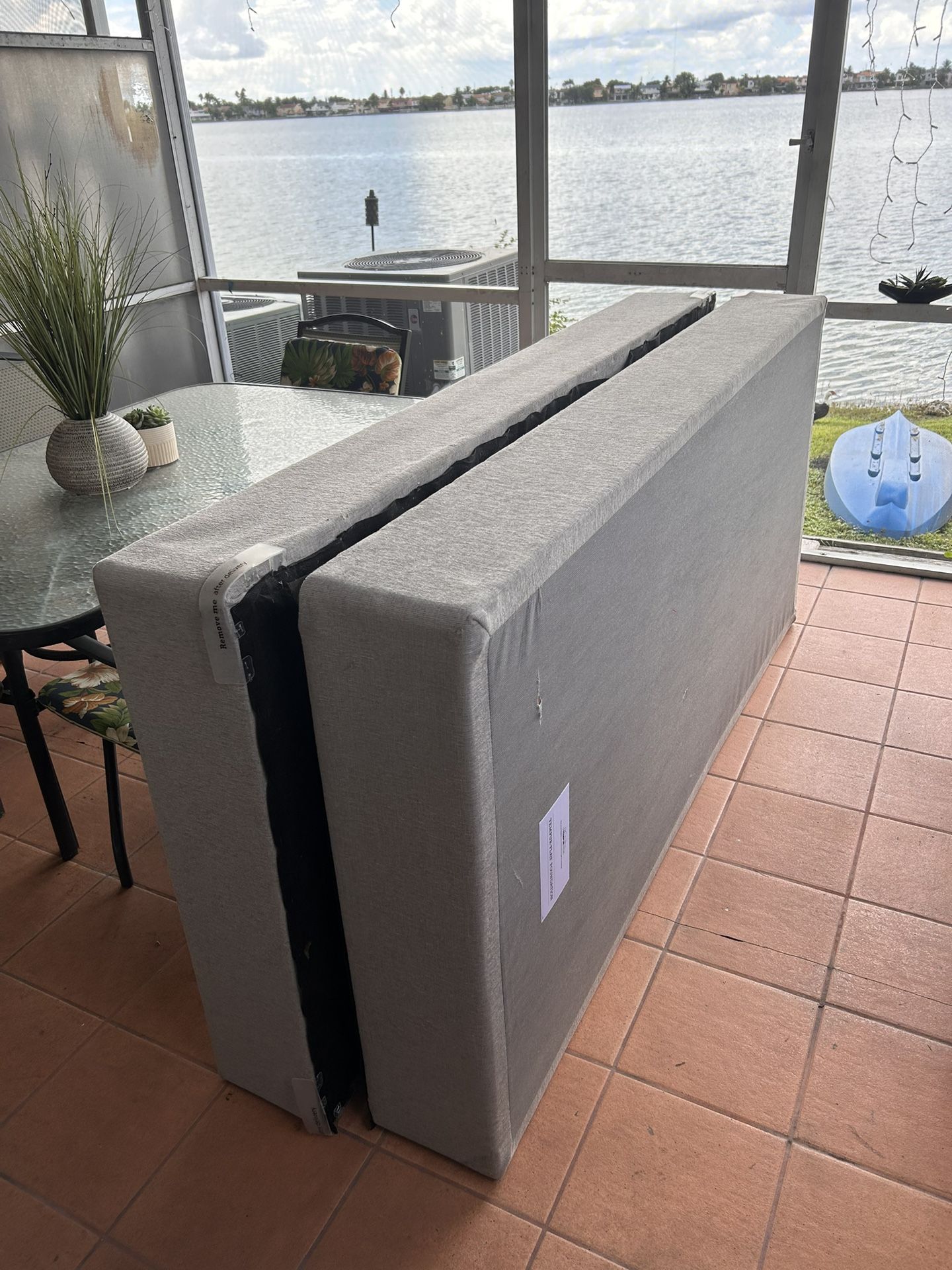 Box Spring Twin 2 Free for Sale in Miami, FL OfferUp