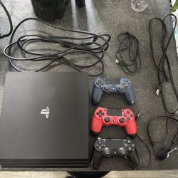 PS4 Three Controllers 