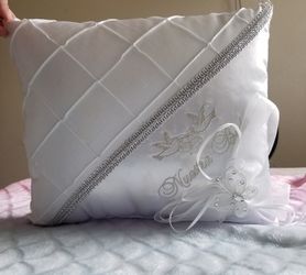 Wedding ring pillow