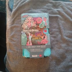 MONSTER HIGH DOLL 