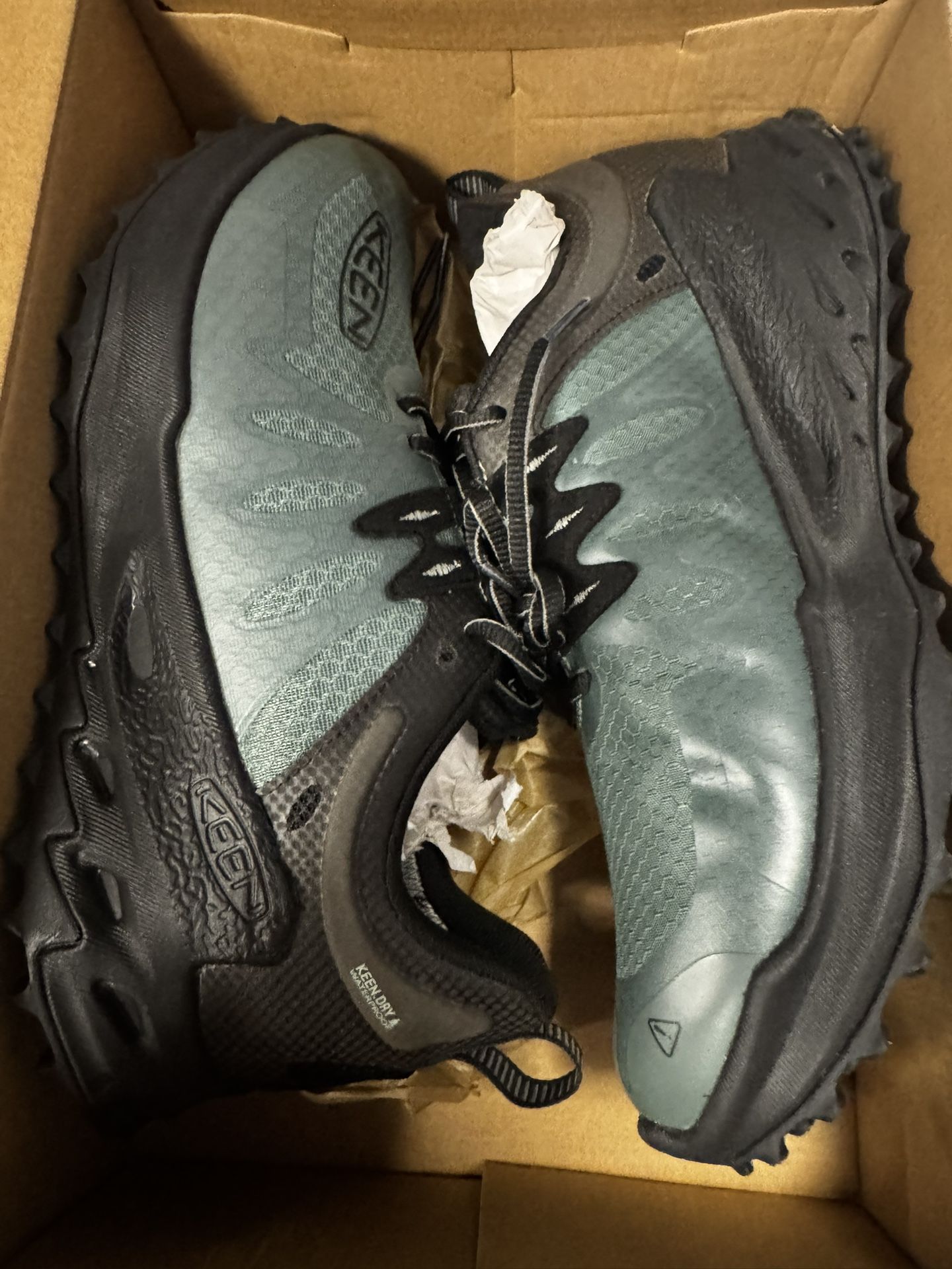 Keen Hiking Shoes Size 10.5