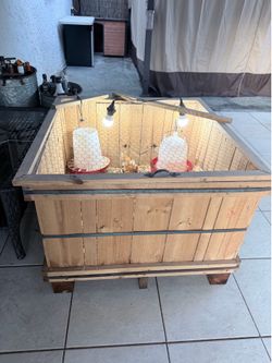 Brooder crate - with light (chickens not included )