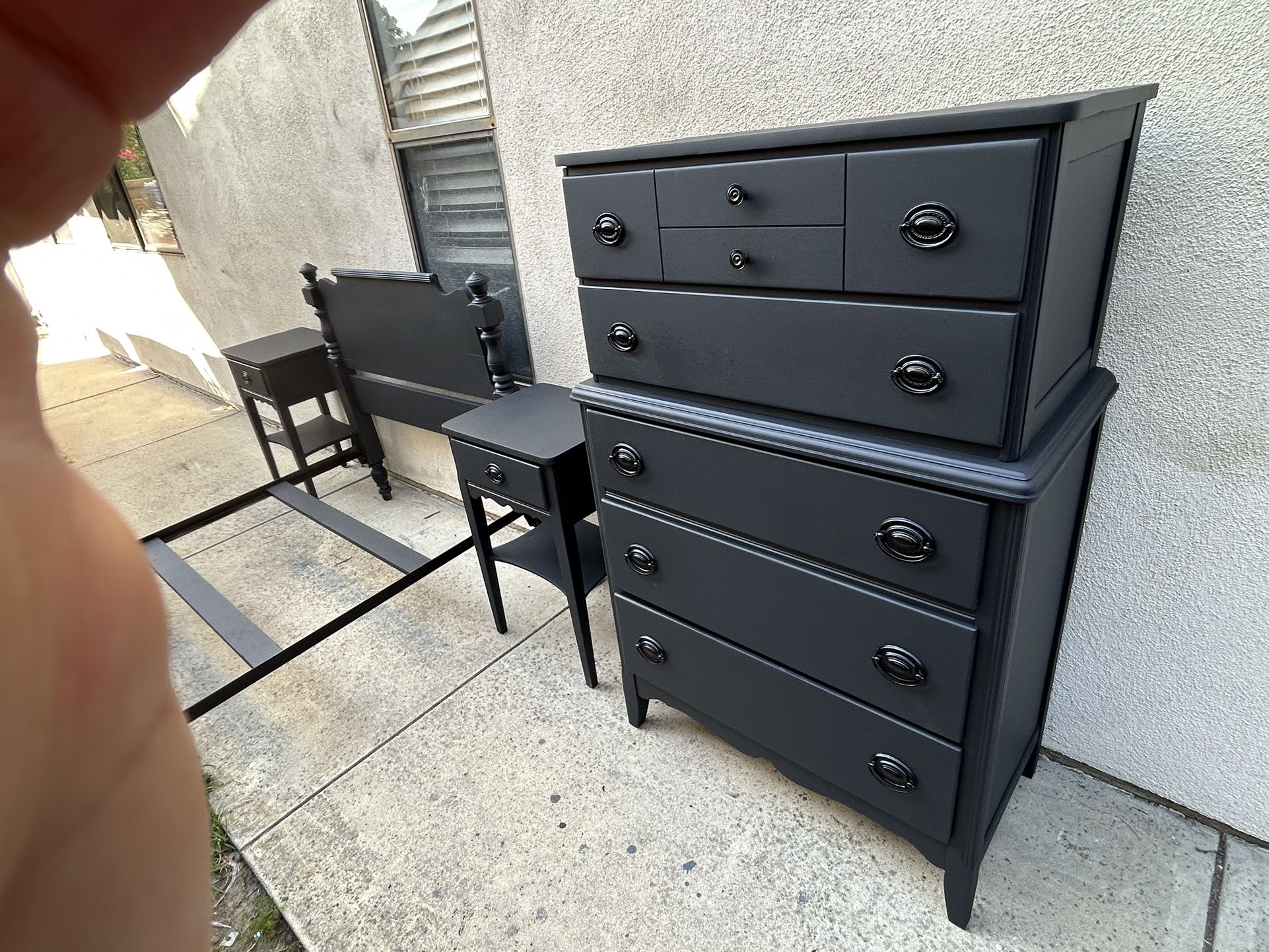 CHARMING PRISTINE ANTIQUE 5PC FARMHOUSE TWIN. BEDROOM SET CAN DELIVER LOCAL