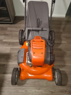 Push mower like brand new 160 with bag
