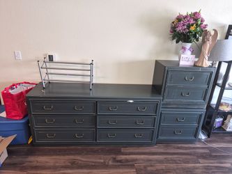 Dresser/nightstands