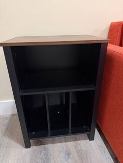 Record player / turntable stand with built-in vinyl record storage