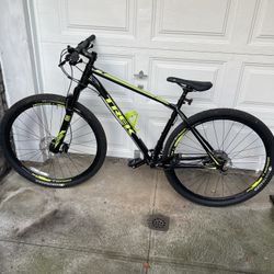 Trek Superfly 6 ( 19.5 ) Brand New