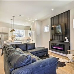 Black Sectional Couch 