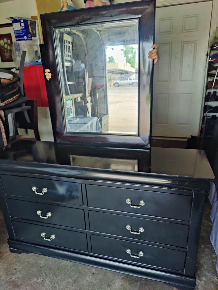 Dresser With Mirror for Sale in Houston, TX OfferUp