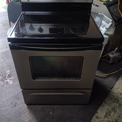 Stove Electric Whirlpool Like New Everything Is And Good Working Conditions 3 Months Warranty Delivery And Install 